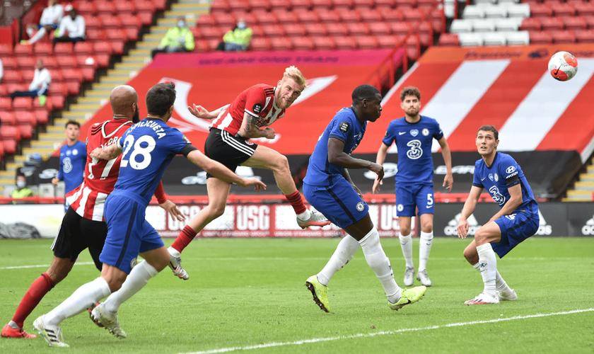 强强对话,两支球队在激烈争夺胜利 强强对话,两支球队在激烈争夺胜利