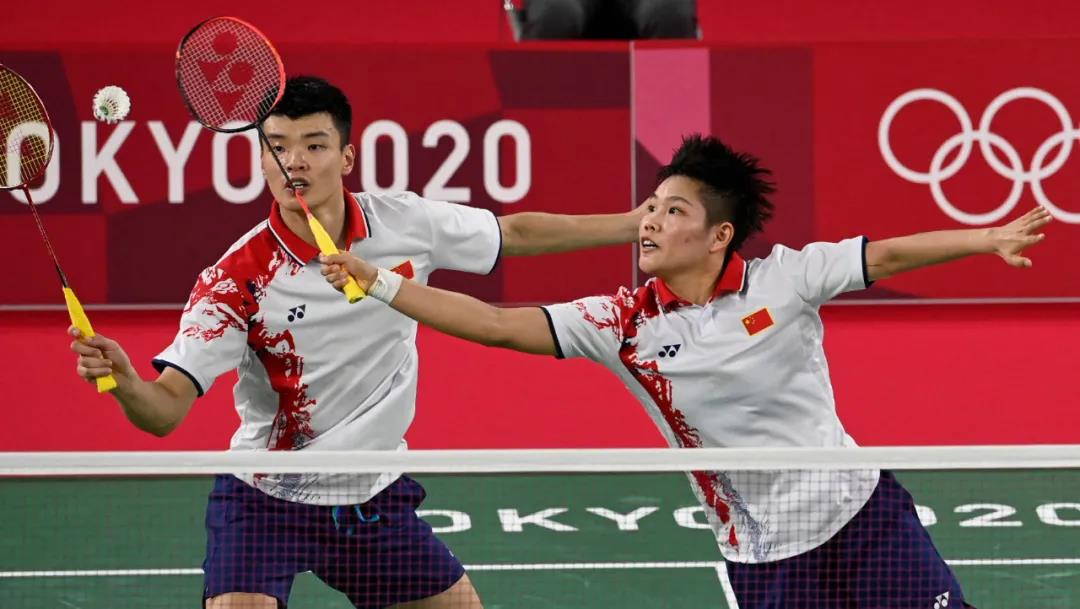 泰国队完胜中国队,黄鸭组合点燃赛场 泰国队完胜中国队,黄鸭组合点燃赛场